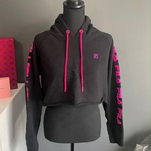 URBAN OUTFITTERS FILA CROPPED HOODIE